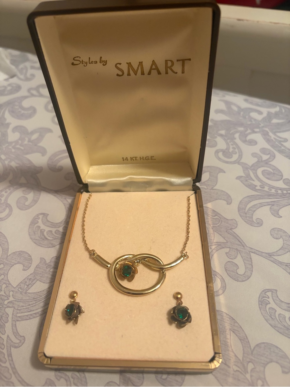 VINTAGE STYLES BY SMART 14 KT HGE GREEN STONE NECKLACE AND EARRINGS + A GIFT 🎁
